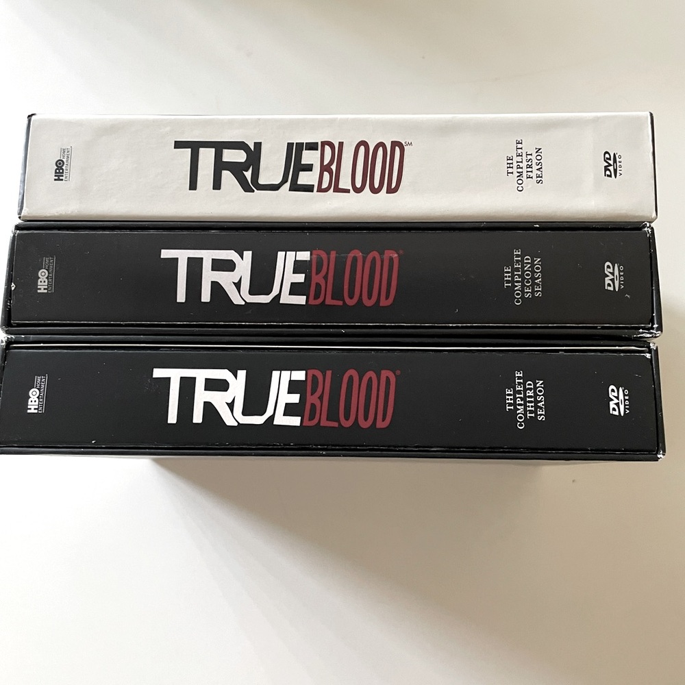 TRUE BLOOD DVDS SEASONS 1-3 !!